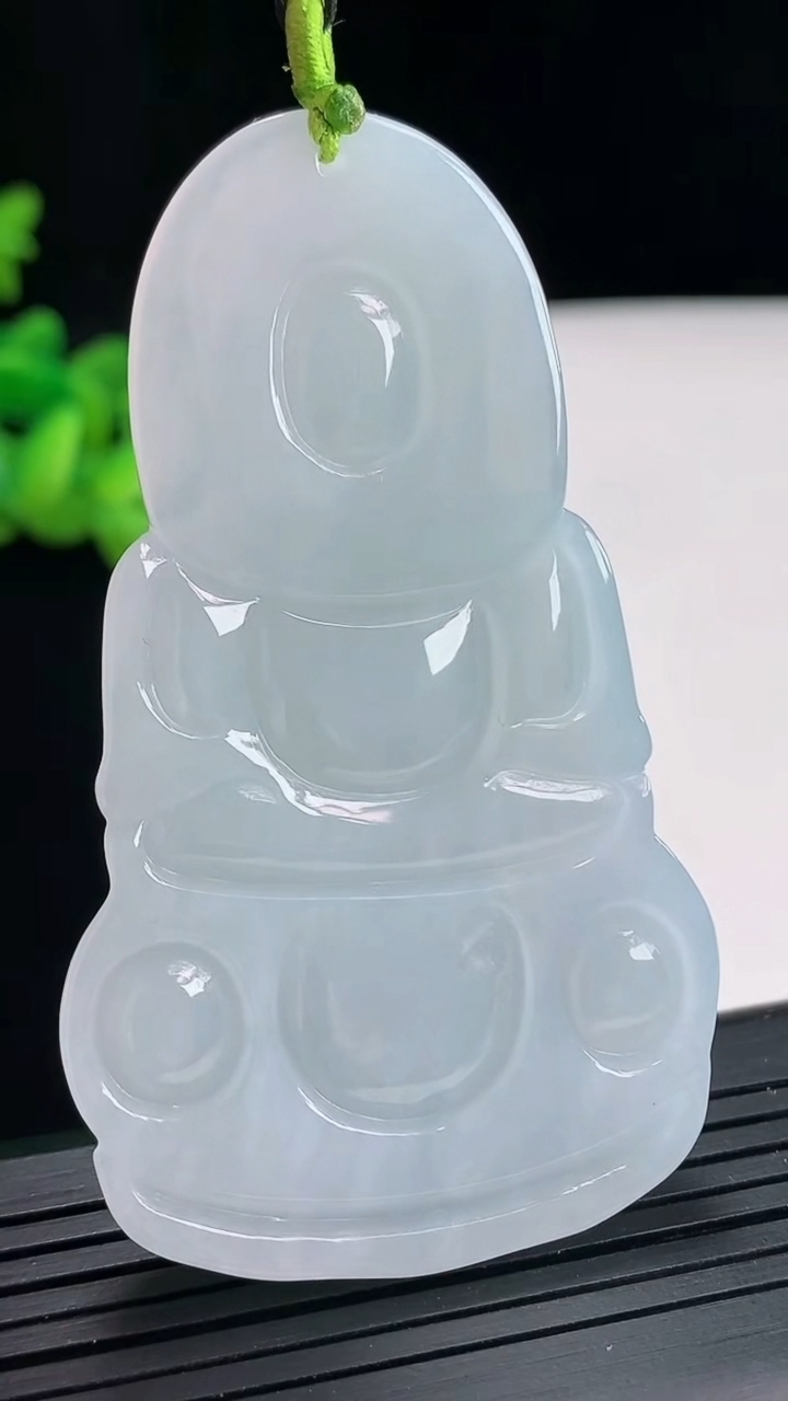 天然A货翡翠紫罗兰正装观音吊坠，尺寸68.5-40-7.2重量:33.93g
4月25日