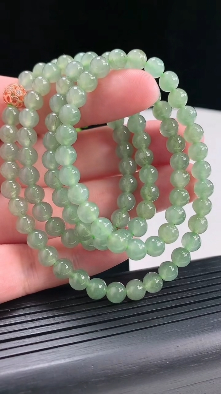 天然A货翡翠圆珠项链，尺寸6-108颗重量:44.23g4月25日
工厂直销收藏佳品,种好水足，色泽均匀，有种有色，上手高大气！
