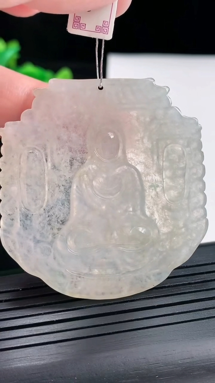 天然A货翡翠大日如来佛吊坠，尺寸50.7-48.7-4.5重:20.96
4月25日