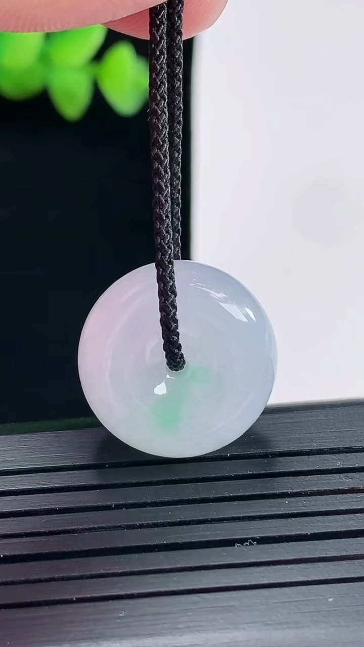 天然A货翡翠春带彩 紫罗兰路路通吊坠尺寸19.5-9重量:7.40g
4月25日