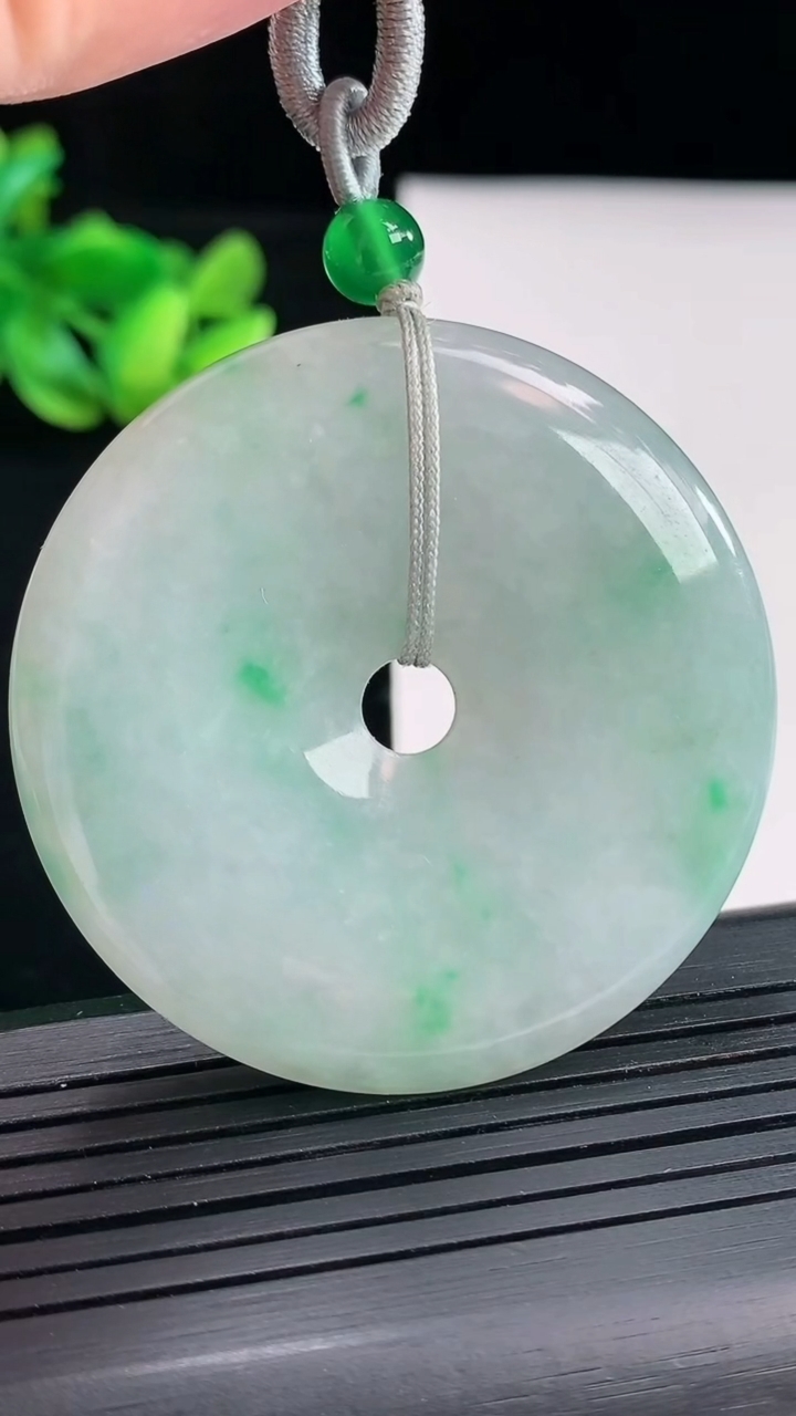 天然A货翡翠平安扣吊坠，尺寸48-6.7重:32.10g298
4月25日