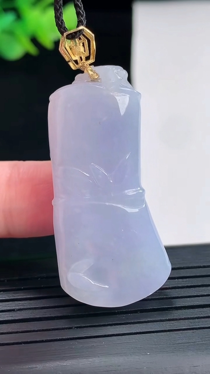 天然A货翡翠18k金紫罗兰节节高升 竹节吊坠，尺寸40.6-21-7.5重量:14.61g
4月25日