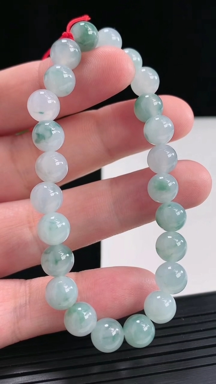 天然A货翡翠飘花圆珠手串，尺寸8-24颗重量:21.23g4月25日
工厂直销收藏佳品,种好水足，色