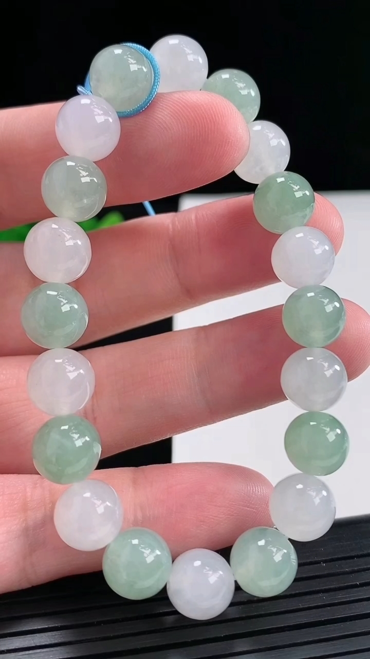 天然A货翡翠圆珠手串，尺寸9.5-20颗重量:30.05g4月25日
工厂直销收藏佳品,种好水足，色