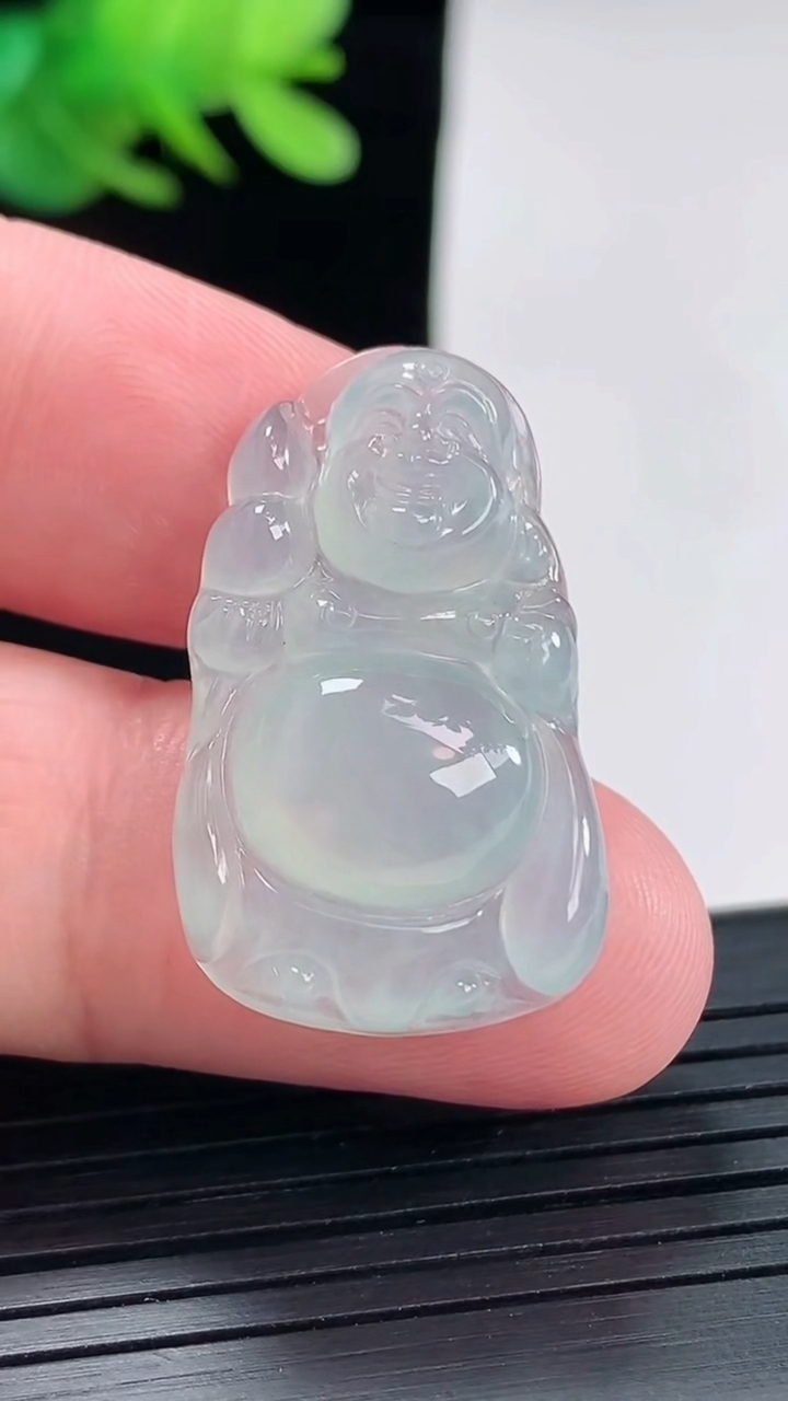 天然A货翡翠布袋佛吊坠，尺寸30-18.5-6重量:5.71g
4月25日