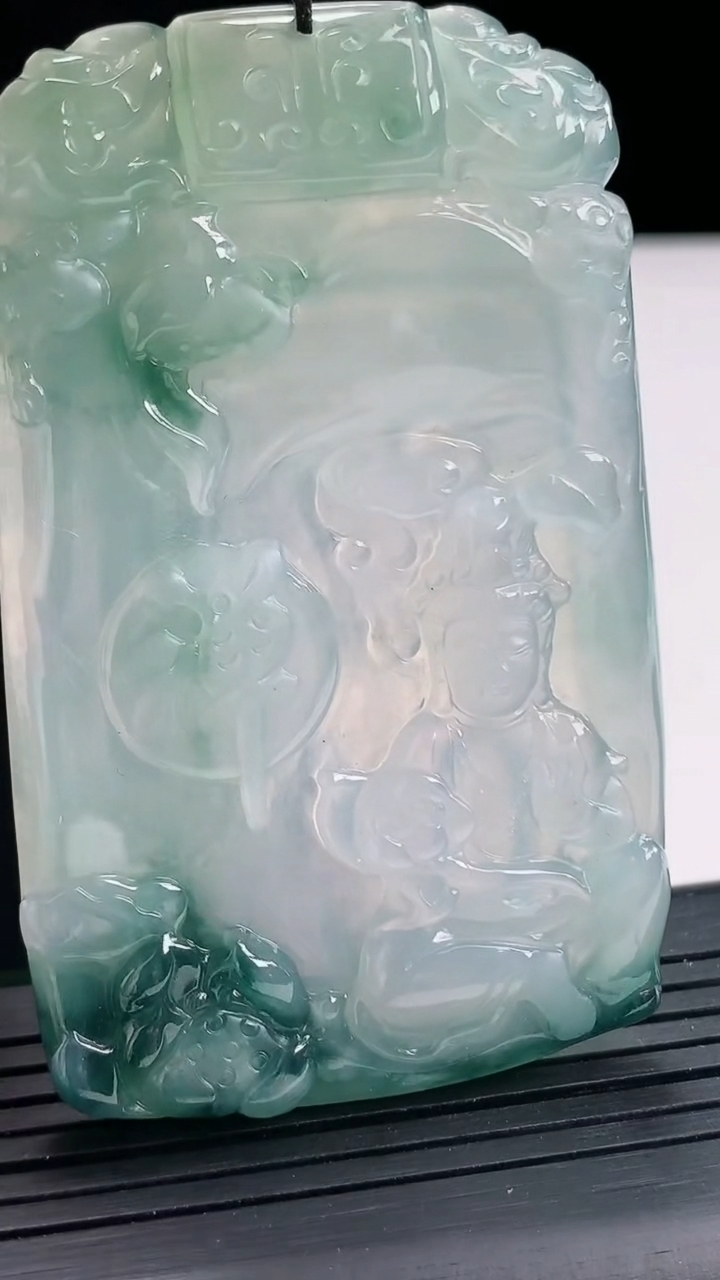 天然A货翡翠冰种飘花大势至菩萨吊坠，尺寸69-42-5.2重量:36.24g
4月25日