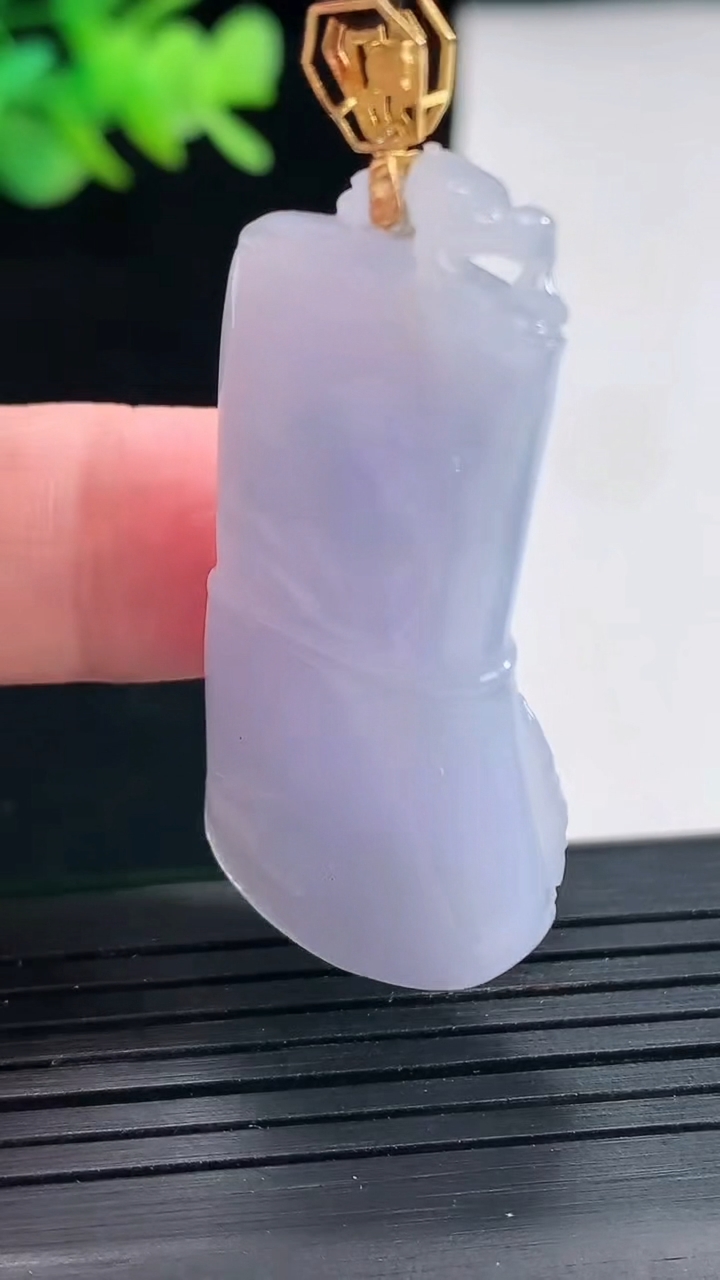 天然A货翡翠18k金紫罗兰节节高升 竹节吊坠，尺寸40.6-21-7.5重量:14.61g
4月25日