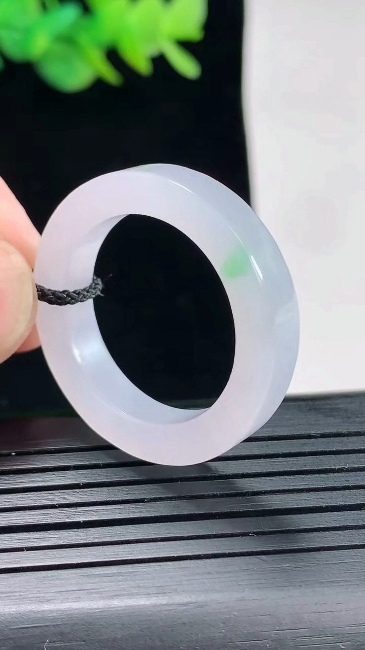 天然A货翡翠玉指环 戒指，尺寸22-5.6-4.2重量:7.30g2026年4月25日
工厂直销收藏