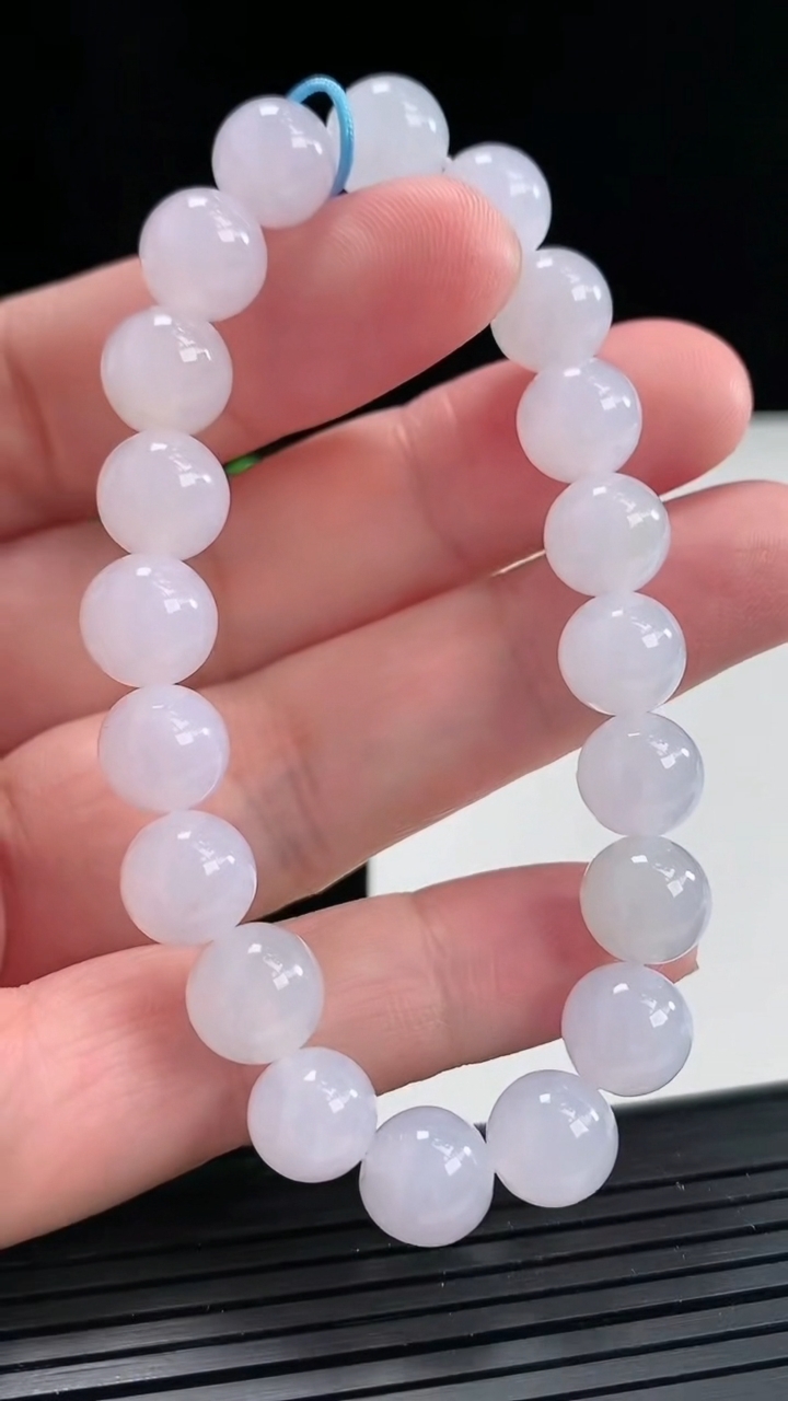 天然A货翡翠紫罗兰圆珠手串，尺寸9.2-20颗重量:28.25g4月25日
工厂直销收藏佳品,种好水足，色泽均匀，有种有色，上手高大气！