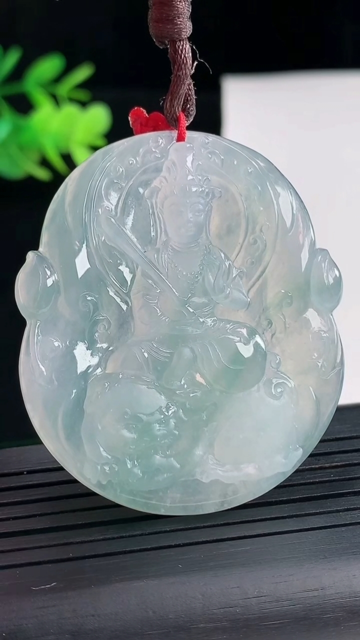 天然A货翡翠种飘花文殊菩萨吊坠，尺寸50-42-5重量:22.85g
4月25日