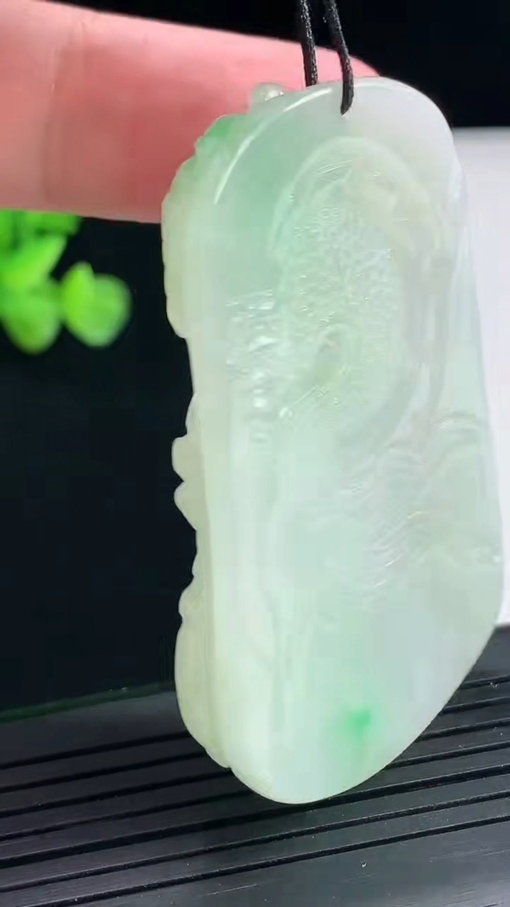 天然A货翡翠御龙关公吊坠，尺寸56-37-9.2重量:39.18g
4月25日