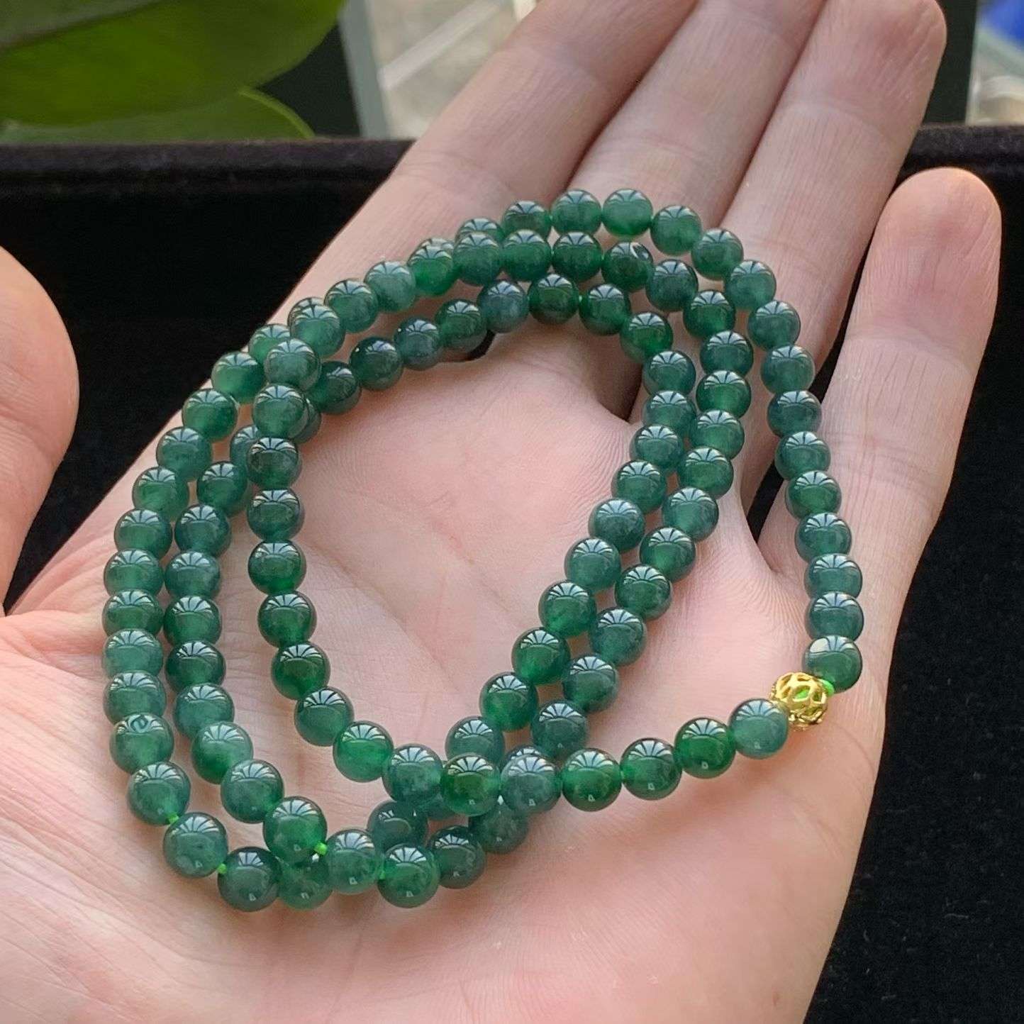 A货天然翡翠冰种蓝水项链108颗重量33.84
4月25日