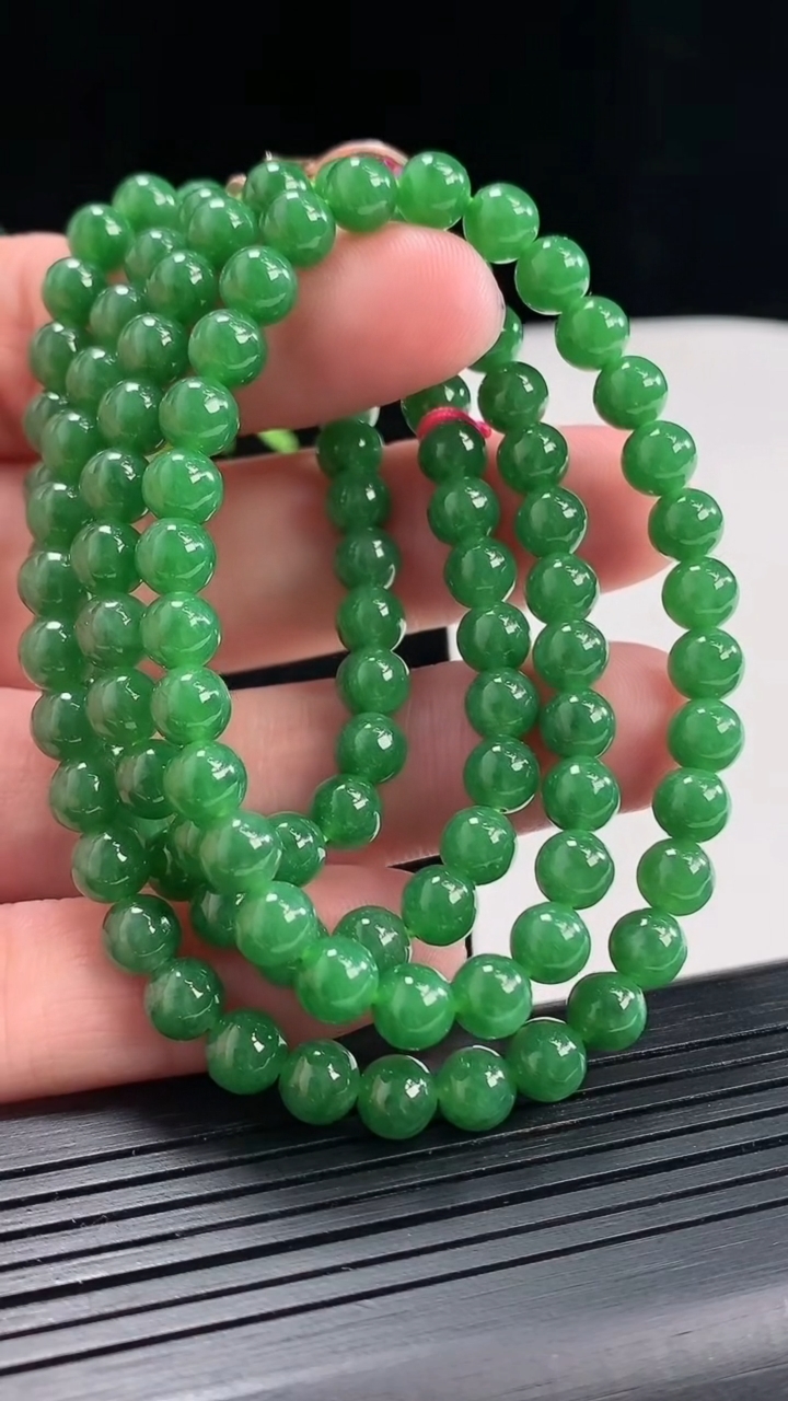 天然A货翡翠圆珠项链，尺寸5.5-108颗重量:42.51g
4月25日