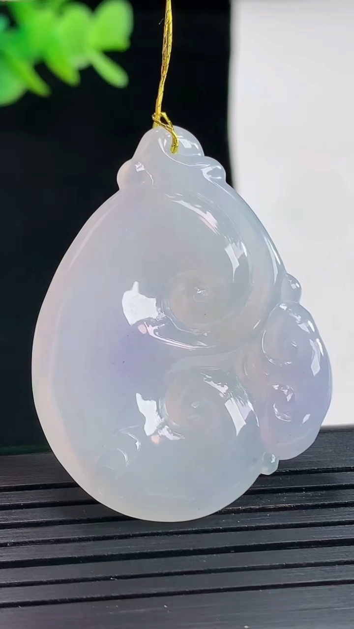 天然A货翡翠紫罗兰如意吊坠，尺寸41-32-5重量:13.18g
4月25日