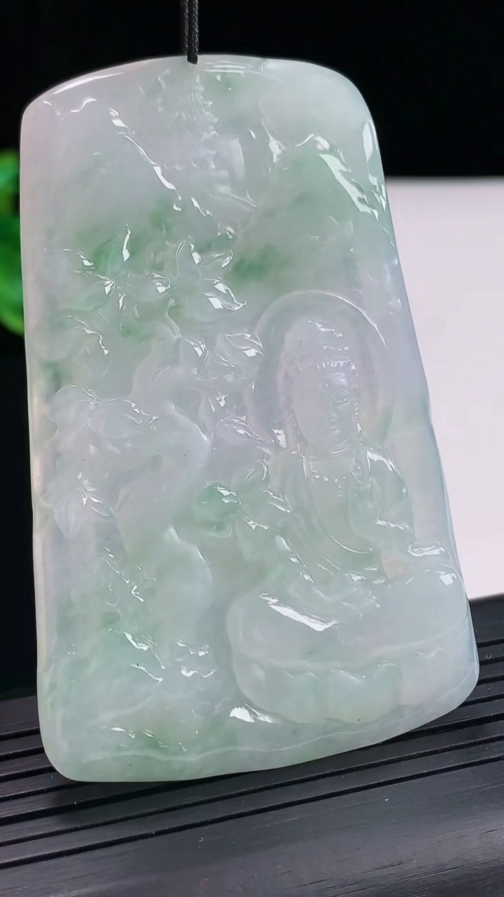 天然A货翡翠山水观音吊坠，尺寸70.5-44.5-4.5重量:34.27g
4月25日