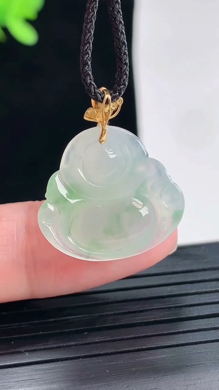 天然A货翡翠佛公吊坠，尺寸18.6-21-4.6重量:2.76g
4月25日