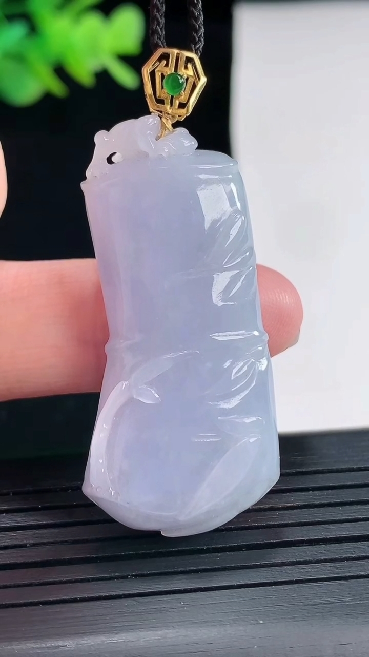 天然A货翡翠18k金紫罗兰节节高升 竹节吊坠，尺寸40.6-21-7.5重量:14.61g
4月25