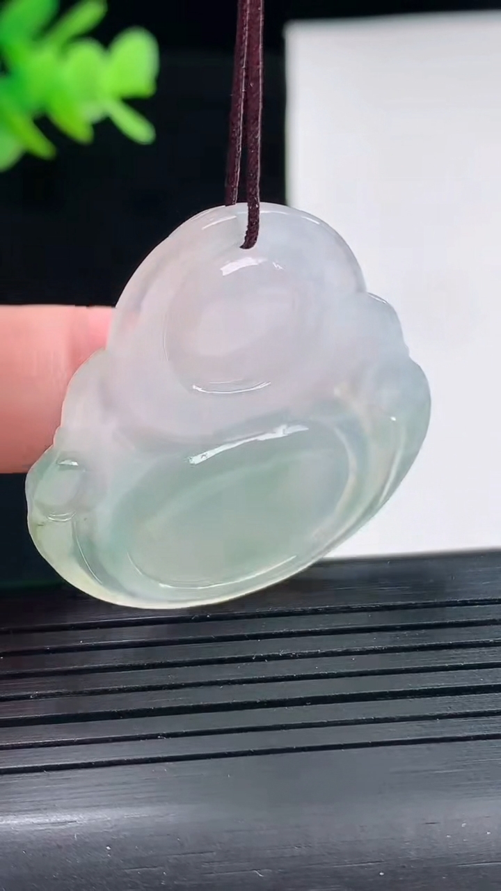 天然A货翡翠佛公吊坠，尺寸35-38.6-6重量:12.67g
4月25日