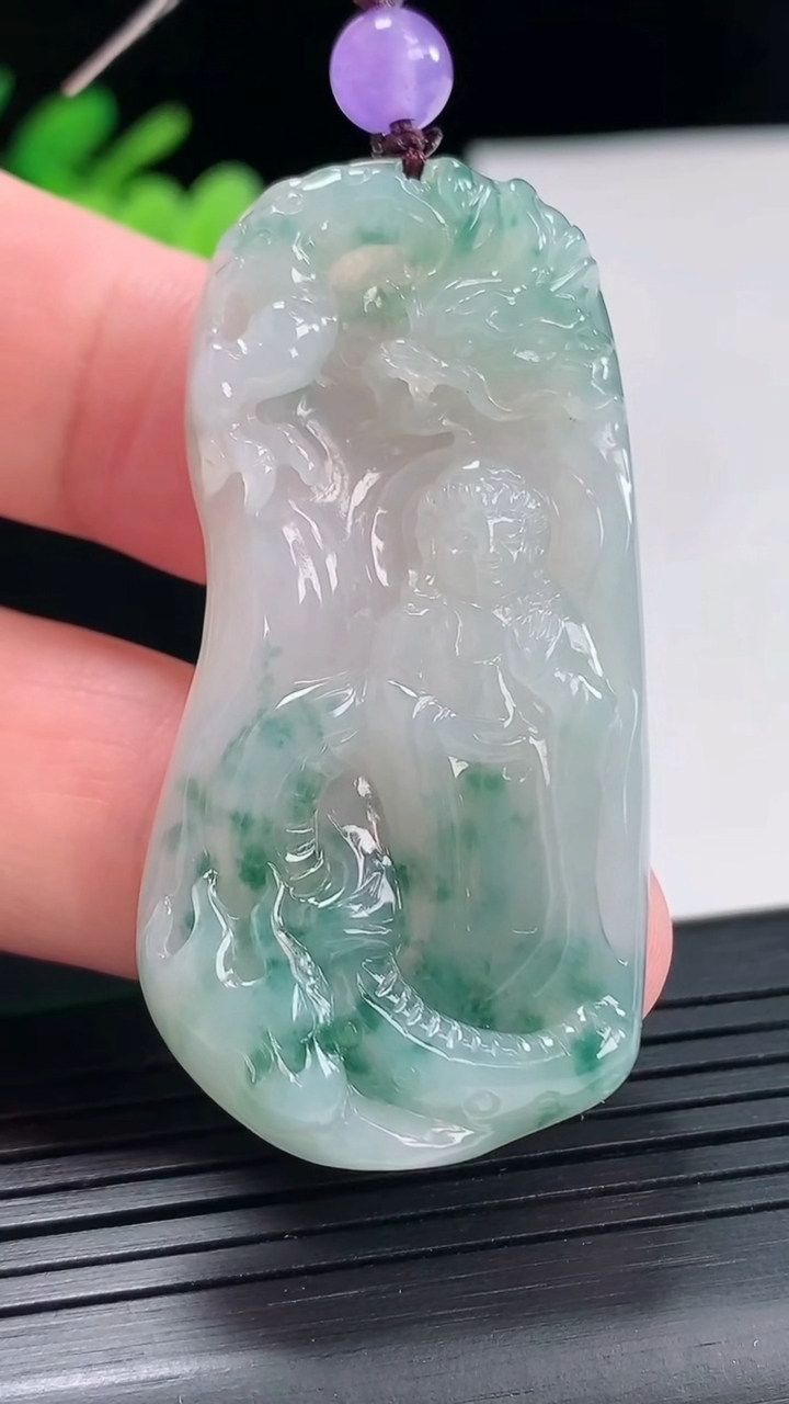 天然A货翡翠飘花祥龙观音吊坠，尺寸52-26-5重量:15.07g
4月25日