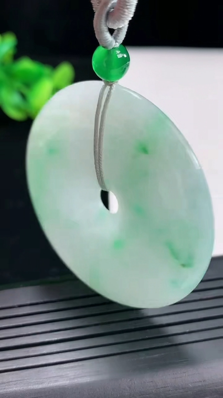 天然A货翡翠平安扣吊坠，尺寸48-6.7重:32.10g298
4月25日