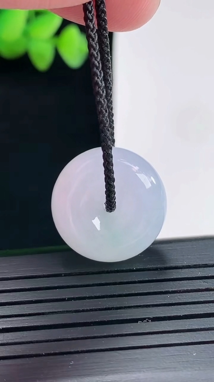 天然A货翡翠春带彩 紫罗兰路路通吊坠尺寸19.5-9重量:7.40g
4月25日