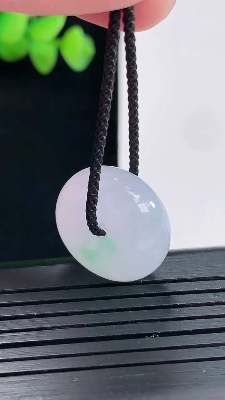 天然A货翡翠春带彩 紫罗兰路路通吊坠尺寸19.5-9重量:7.40g
4月25日