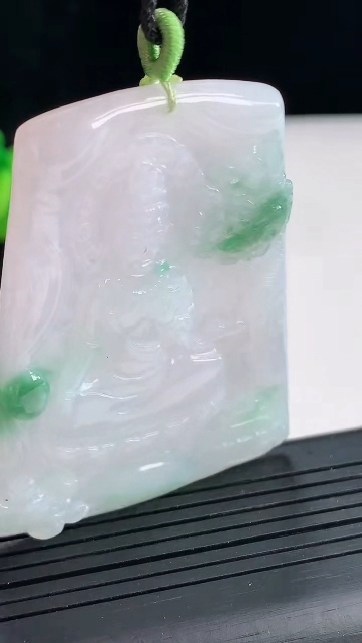 天然A货翡翠文殊菩萨吊坠，尺寸58-45.5-5重量:28.50g
4月25日