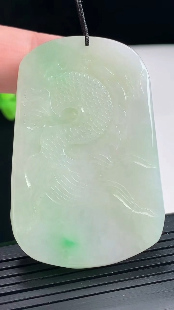 天然A货翡翠御龙关公吊坠，尺寸56-37-9.2重量:39.18g
4月25日