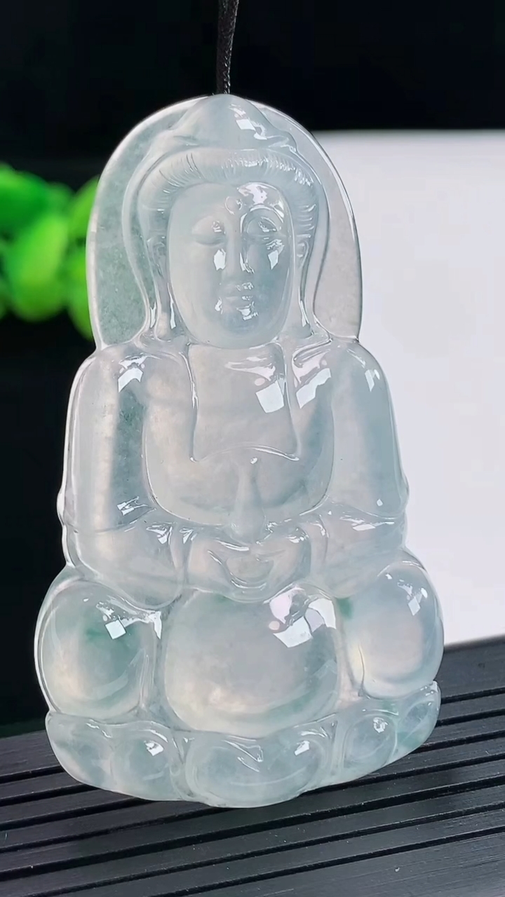 天然A货翡翠种飘花正装观音吊坠，尺寸60.5-35.5-6.2重量:21.91g
4月25日