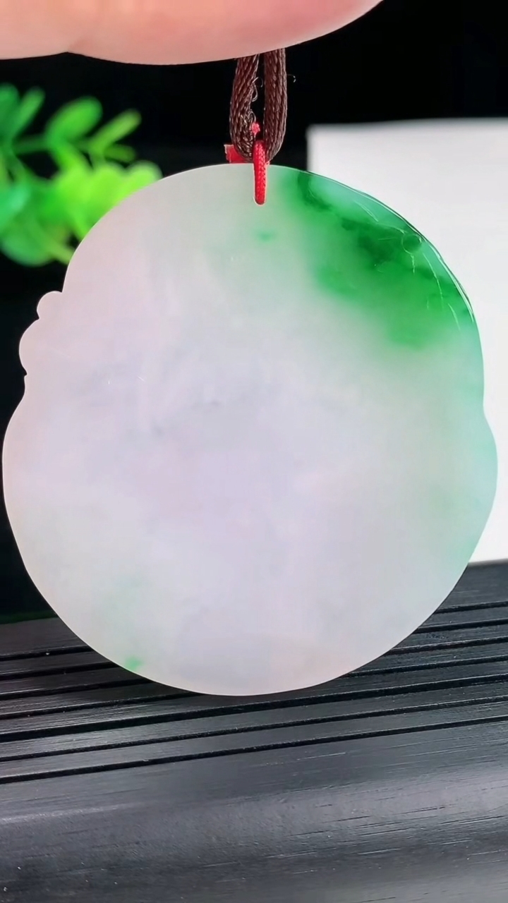 天然A货翡翠生肖鼠吊坠，尺寸50-48.2-5重量:26.96g
4月25日