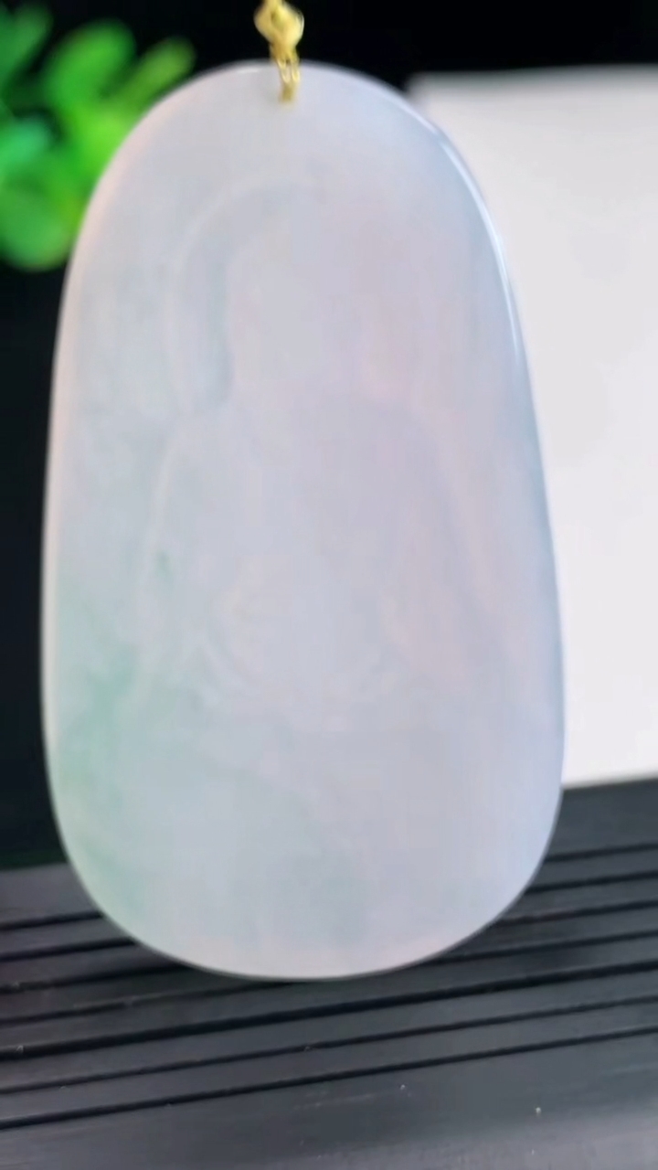 天然A货翡翠大日如来佛吊坠，尺寸57.2-33-4.5重量:19.41g
4月25日