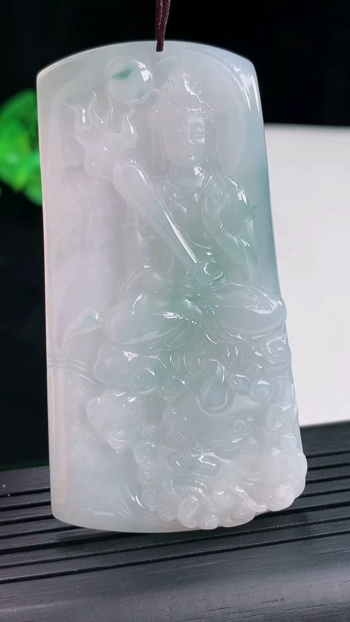 天然A货翡翠飘花文殊菩萨吊坠，尺寸67.6-36-6.8重量:32.63g
4月25日