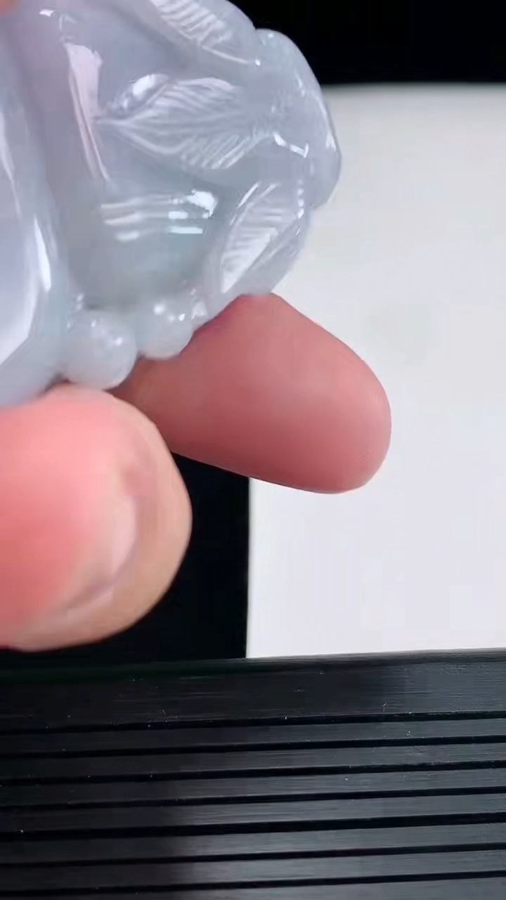 天然A货翡翠紫罗兰葫芦吊坠，尺寸55.8-39-12.5重量:55.47g
4月25日