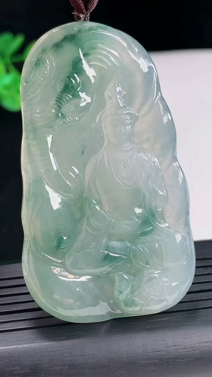 天然A货翡翠种飘花普贤菩萨吊坠，尺寸64-38-5重量:32.47g
4月25日