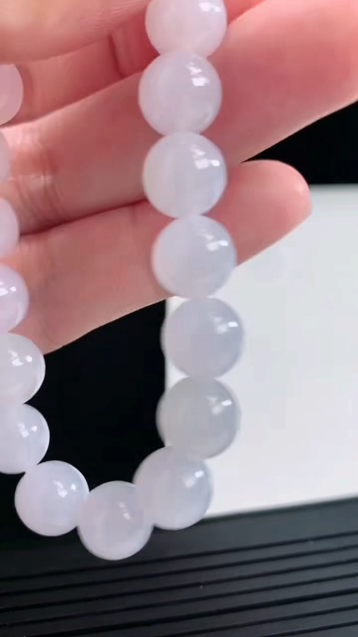 天然A货翡翠紫罗兰圆珠手串，尺寸9.2-20颗重量:28.25g4月25日
工厂直销收藏佳品,种好水足，色泽均匀，有种有色，上手高大气！