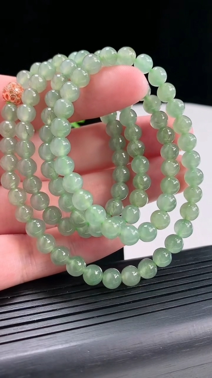 天然A货翡翠圆珠项链，尺寸6-108颗重量:44.23g4月25日
工厂直销收藏佳品,种好水足，色泽均匀，有种有色，上手高大气！