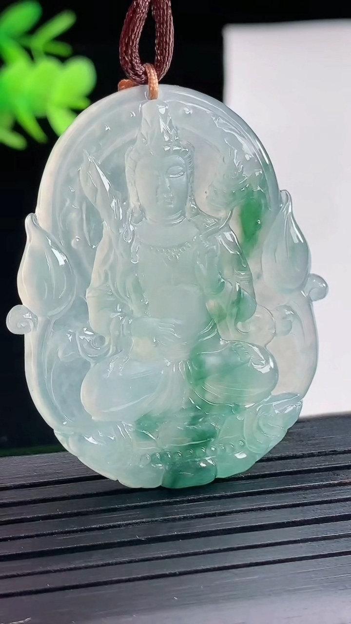 天然A货翡翠冰种飘花虚空藏菩萨吊坠，尺寸46.5-35-4.2重量:16.28g
4月25日