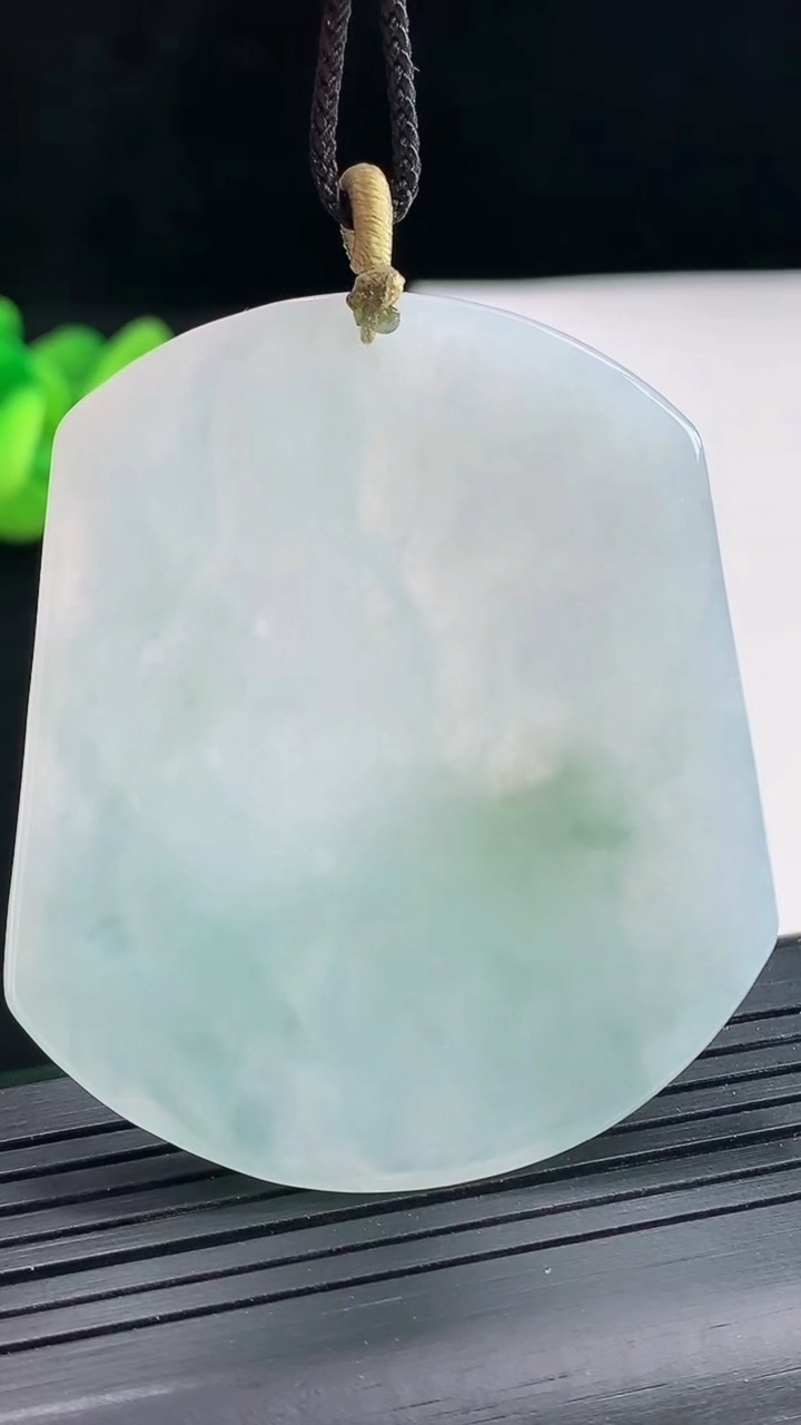 天然A货翡翠普贤菩萨吊坠，尺寸54-47-5重量:27.67g
4月25日