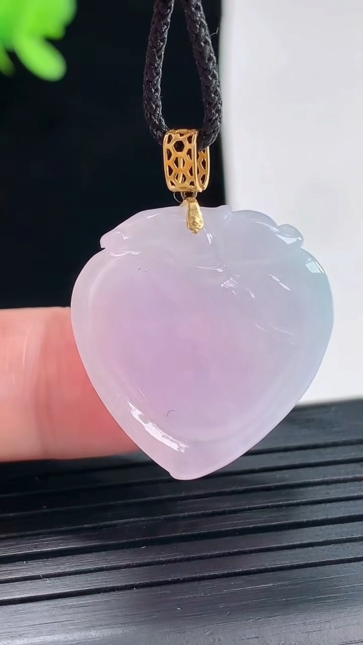 天然A货翡翠18k金紫罗兰福瓜吊坠，尺寸24-23-6.5重量:7.06g
4月25日
