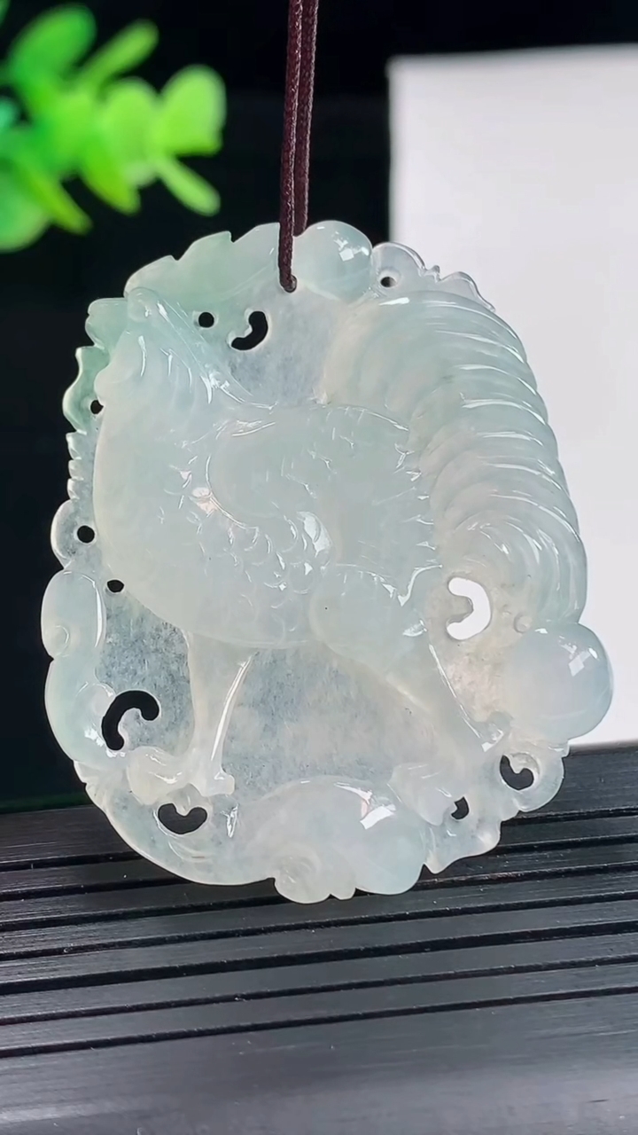 天然A货翡翠生肖鸡吊坠，尺寸45-37-5重量:11.87g
4月25日