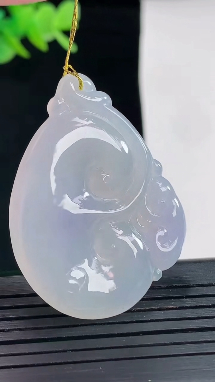 天然A货翡翠紫罗兰如意吊坠，尺寸41-32-5重量:13.18g
4月25日