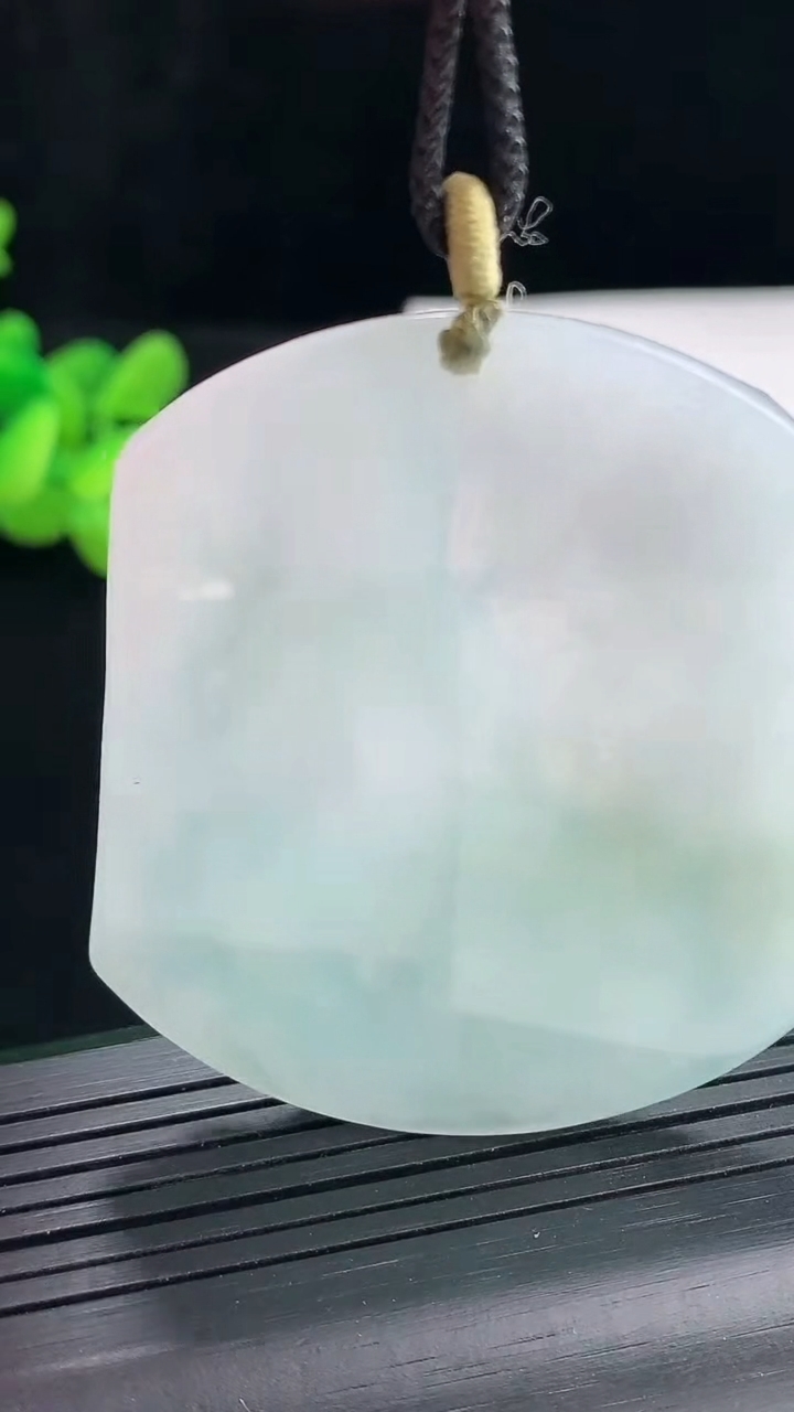 天然A货翡翠普贤菩萨吊坠，尺寸53.6-46.6-5.2重量:28.00g
4月25日