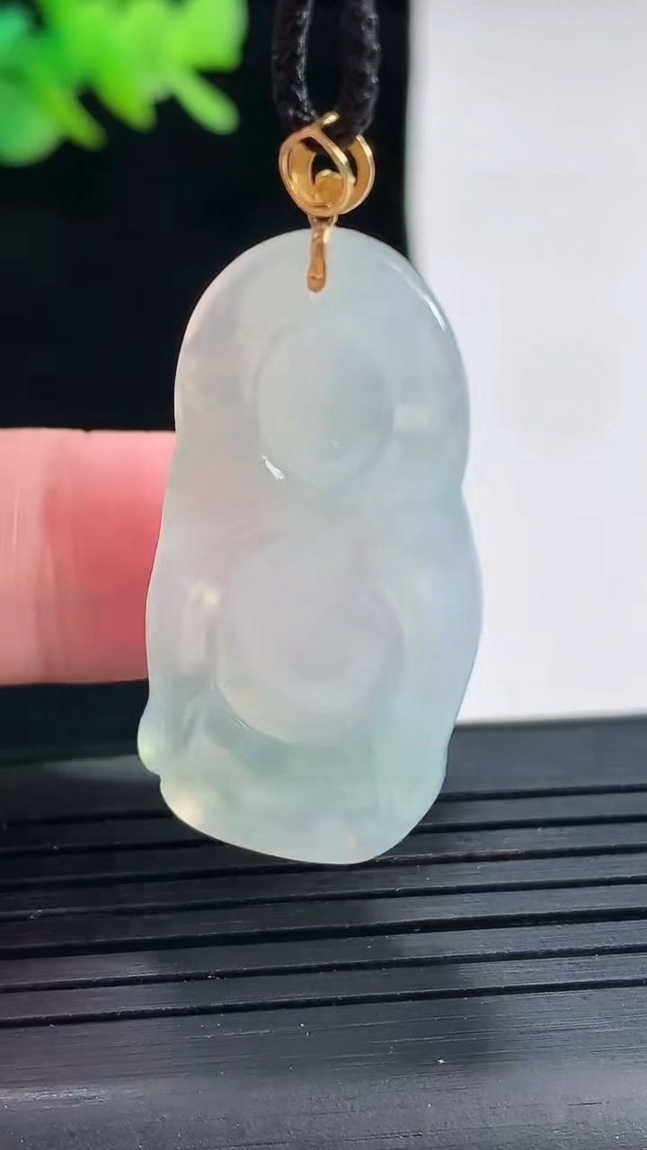 天然A货翡翠财神爷吊坠，尺寸37-18.5-5.8重量:7.39g
4月25日