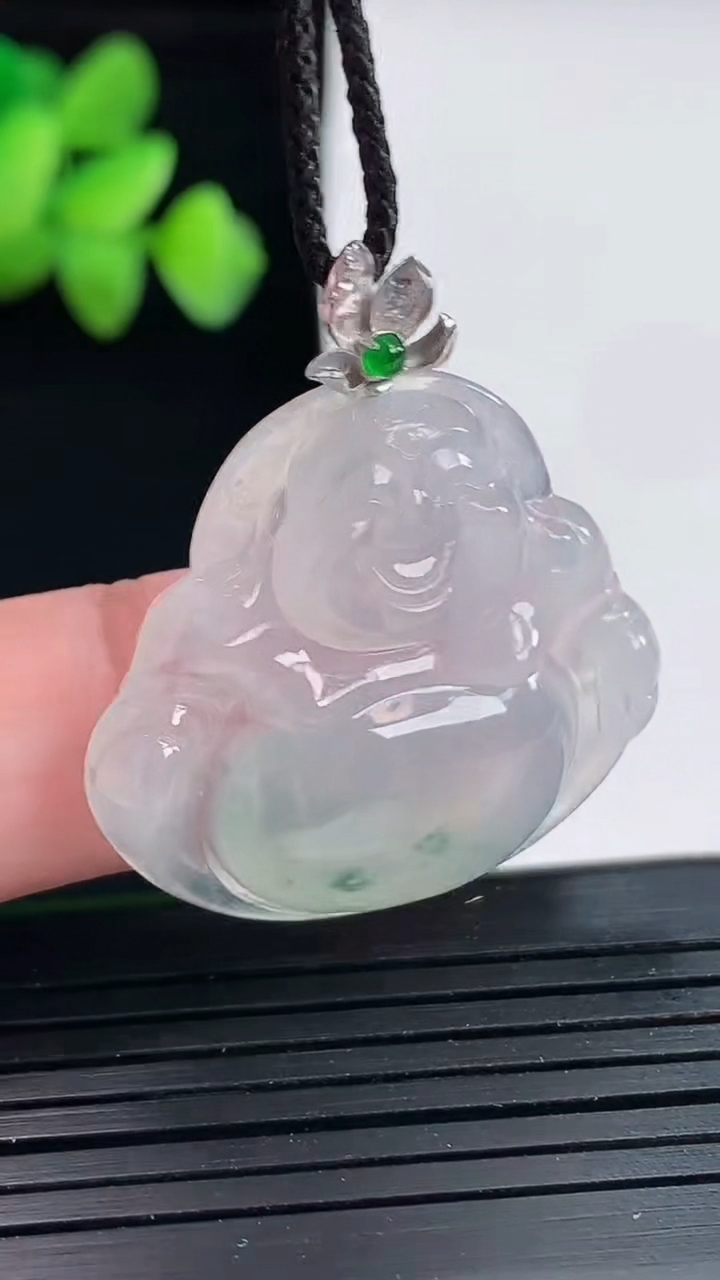 天然A货翡翠种飘花佛公吊坠，尺寸28-31-5.5重量:7.76g
4月25日