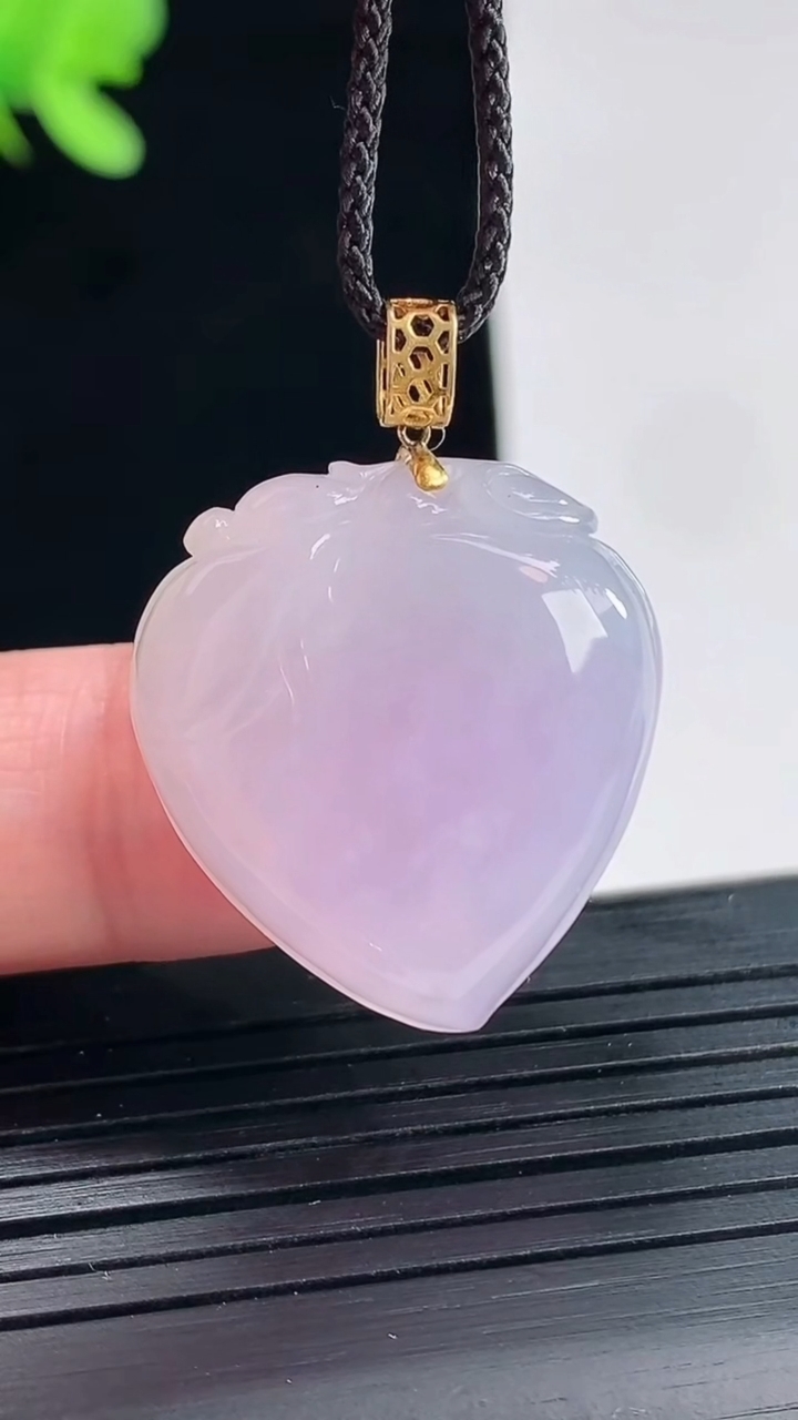 天然A货翡翠18k金紫罗兰福瓜吊坠，尺寸24-23-6.5重量:7.06g
4月25日