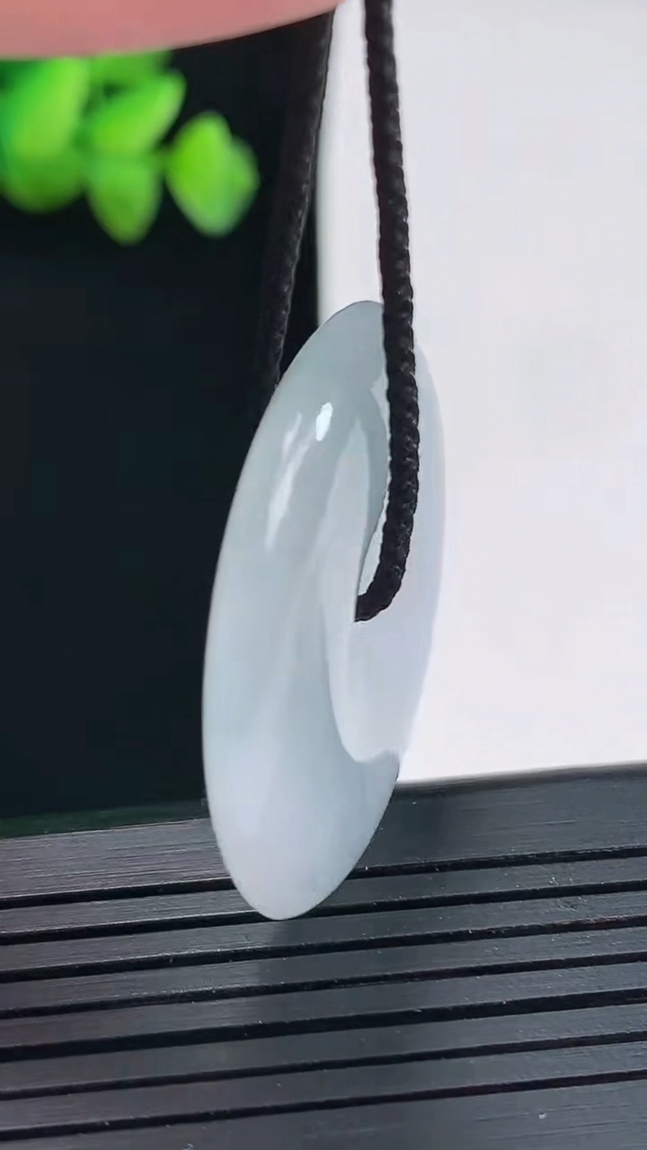 天然A货翡翠冰种紫罗兰平安扣吊坠，尺寸34-6重量:14.09g
4月25日