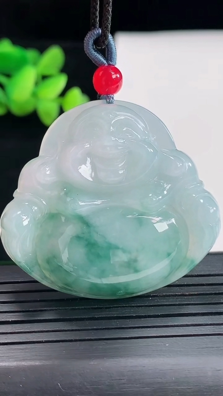 天然A货翡翠飘花佛公吊坠，尺寸37.6-43-8重量:22.02g
4月25日