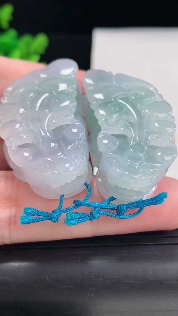 天然A货翡翠紫罗兰貔貅吊坠一对，尺寸44.5-23-12重量:54.48g
4月25日