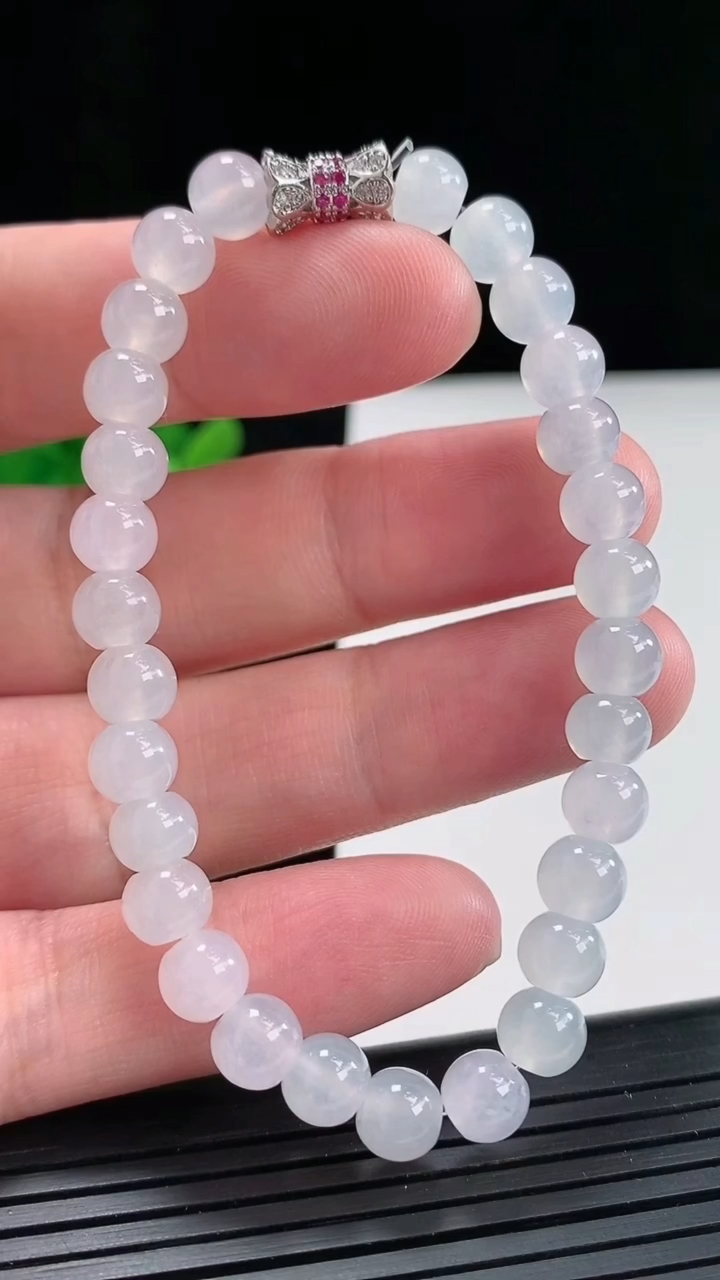 天然A货翡翠紫罗兰圆珠手串，尺寸6.5-29颗重量:15.79g4月25日
工厂直销收藏佳品,种好水