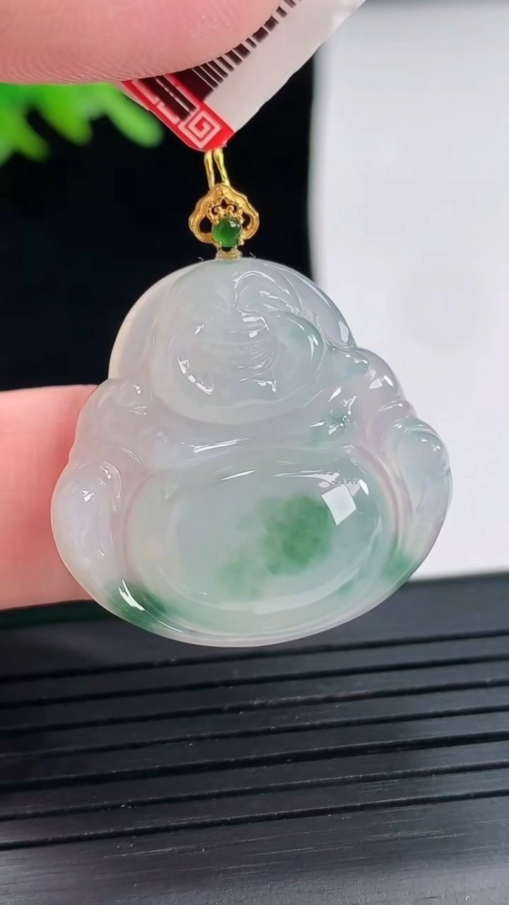 天然A货翡翠种飘花佛公吊坠，尺寸25.5-27-5.8重量:6.45g
4月25日